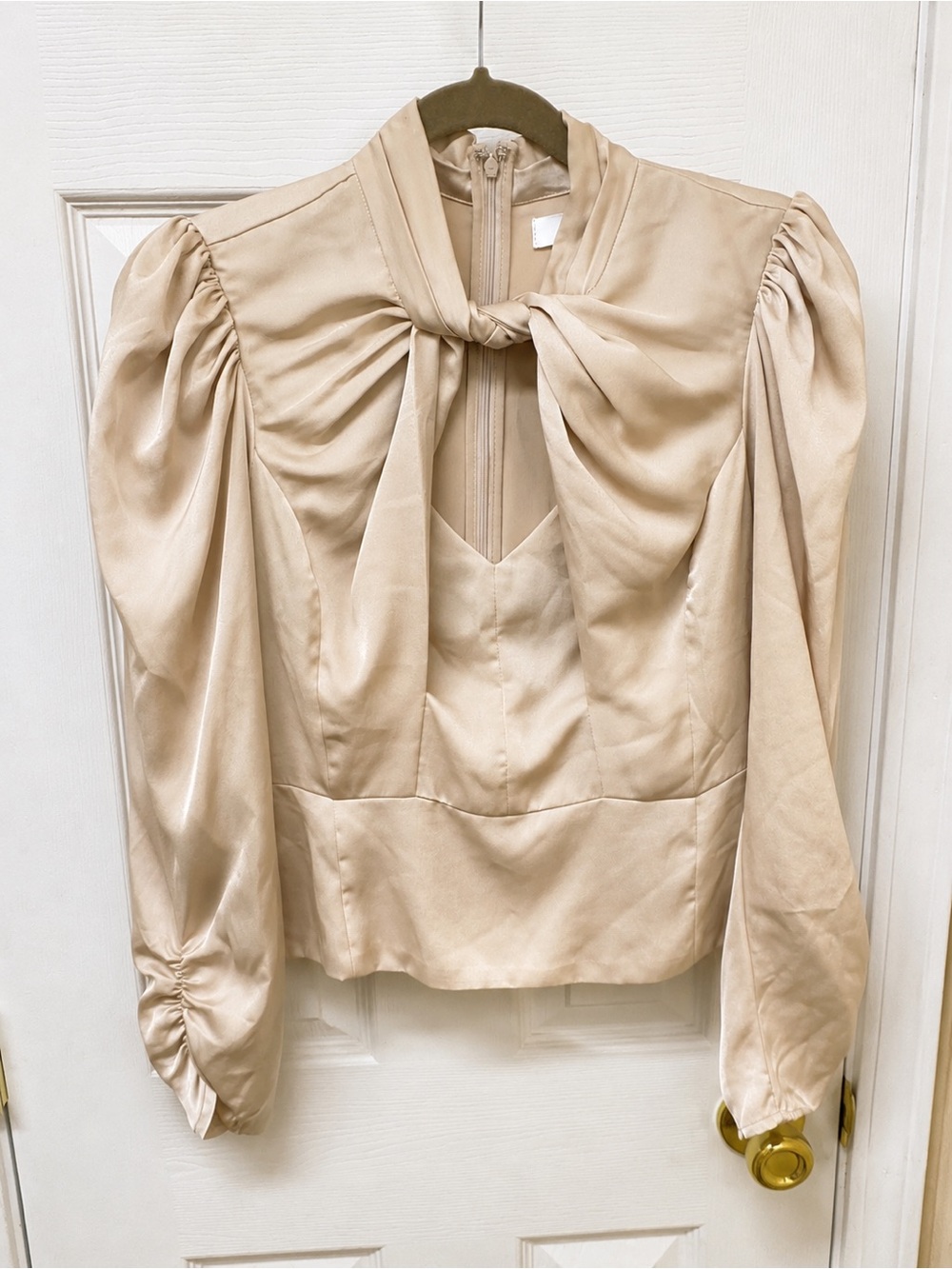 ASTR The Label Champagne Satin Tie Neck Puff Sleeve Blouse Size M - Picture 6 of 14